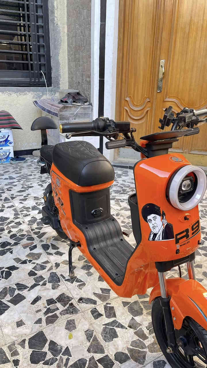 (سلام عليكم ) دراجه شحن R9 2025 آخر إصدار
1- ملف 2000واط 
2- لد زنون عالي ناصي 
3- شركه ويلي 
4- أربع 4 سرع او نمر 
5- اشاير يمنه يسرى ودبل إشاره 
6- بيها بك R 
7- 5 بطاريات كبيره 
8- سرعتها (109) الحقيقي (60) تقريبا 
ملاحظه (فقط الشاشه السرعه عطلانه وسعرها هيه والشد 25 ) 
العنوان بغداد جكوك (***********) 
السعر (500) الف وبيها مجال الطيبين
