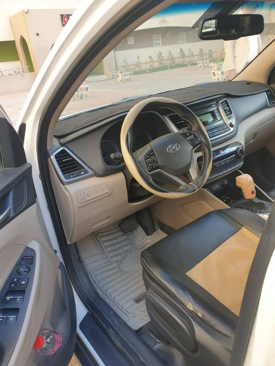 توسان 2016 خليجي شكل 18للبيع اللون ابيض محرك 2400gdi  ويل كب  تبريد قطعتين  تحكم ستيرن ويل كب 19رياضي 
مبدل قبق الجنطه
بيها رشة صبغ بتكمة السائق رقم بغداد السعر 150 وبيها مجال 
مكاني بغداد 
***********
