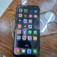 ايفون لبيع 12 برو ماكس مسوره.شاشه من فوك كدامكم بس مو مثر عل لمس. بطار...