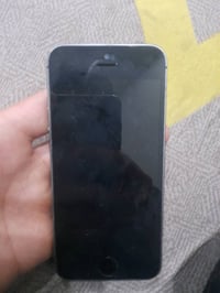 ايفون 5s  فحم جان يشتغل وطفه ، قافل ايكلاود جهاز نضيف  واتساب 07728938...