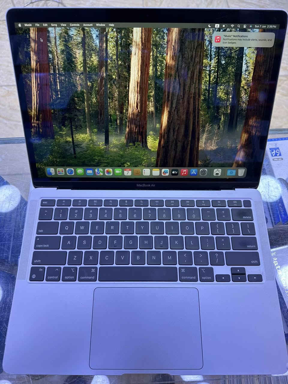 Macbook air
M1
Ram 8
Hard 256
نضافة 90%
الملحقات الشاحنة فقط
سايكل 65
السعر 600 الف 
*********** 
بغداد المنصور
