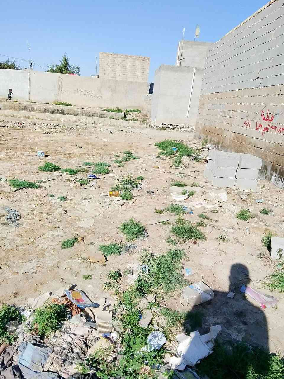 قطعه للبيع 100متر  بحي الكرار شارع بيت حلبوس عن الشراع لعام 200متر كمال لخدمات  ***********
