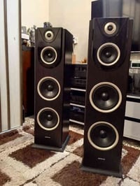 سماعات للبيع جدا نضيفات السعر 350 الف للأستفسار 07737779918