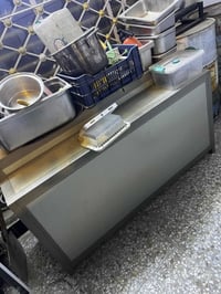 غراض مطاعم للبيع باسعار مناسبة جداً كلهن نظيفات جداً مع فريزر اخ الجدي...