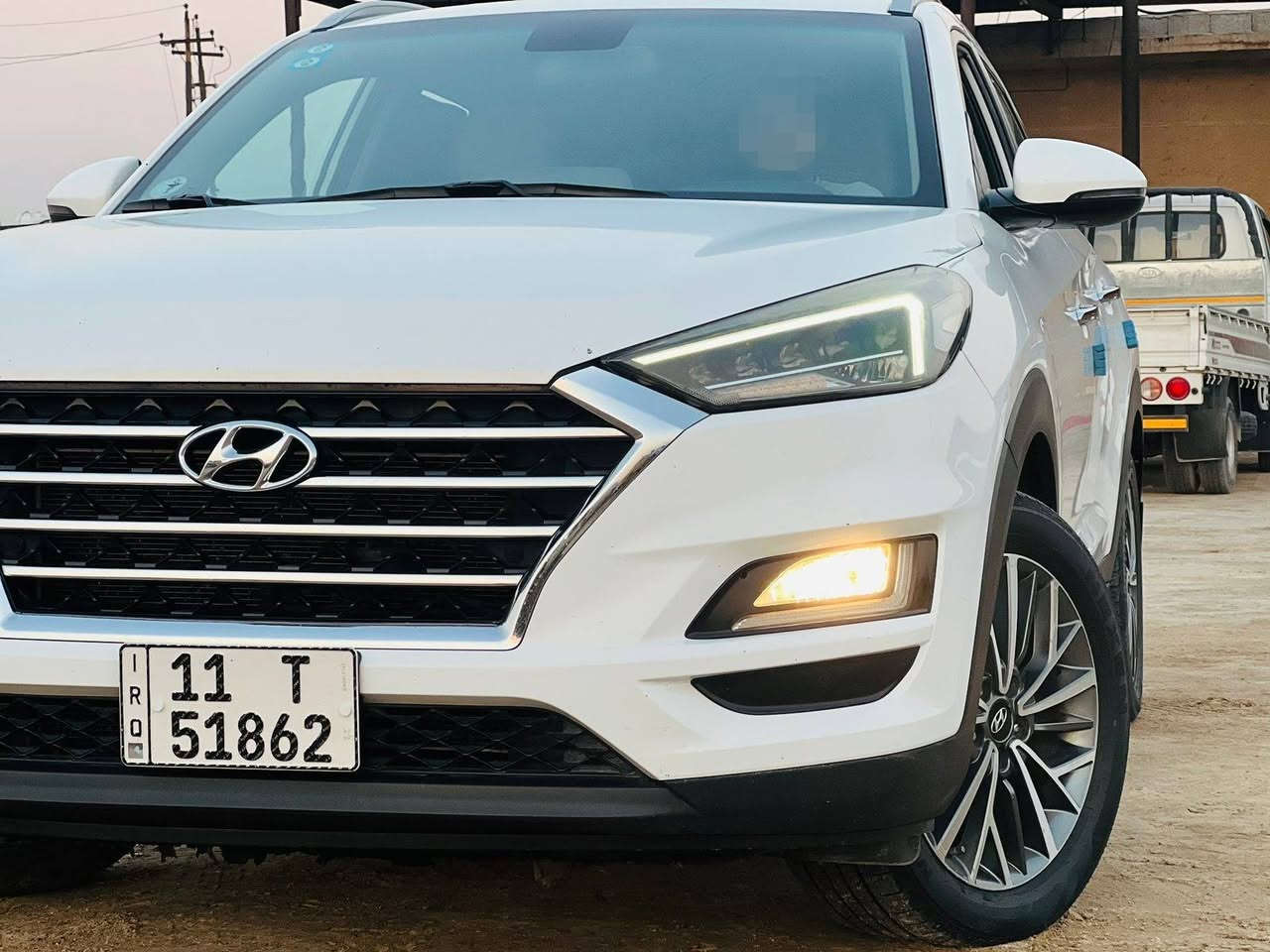 *للبيع توسان 2019 خليجي*
الموديل /2019
اللون / ابيض
الرقم / بغداد (إنكليزي)
الوكالة / الگاصد
المحرك / 2000 دوش
الممشى / 140000 كم

[ فول مواصفات عدا البانوراما ]

*المواصفات*
١/ ثلاث وضعيات قياده.
٢/ ويل حجم 19.
٣/ بصمه تشغيل.
٤/ دخول ذكي بدون مفتاح.
٥/ كراسي كهربائي.
٦/ إضاءة اماميه LED وزينون.
٧/ إضاءة خلفيه Led.
٨/ حساسات اماميه + خلفيه.
٩/ تبريد قطعتين.
١٠/ تبريد داخل الجكمجة. 
السيارة مكفوله كفاله عامه، مكان السياره بغداد، مع السياره بصمتين سويج.

*السعر* 210 وبيها مجال
للأستفسار (***********)
