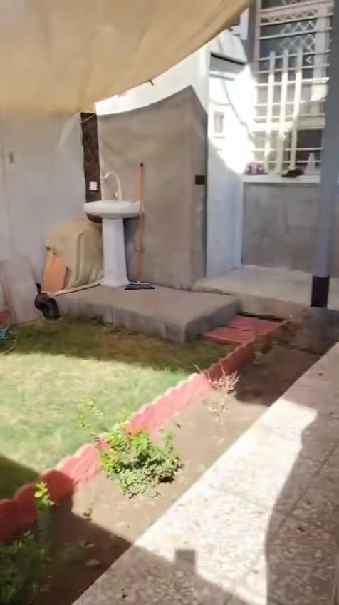 السلام عليكم دار للبيع بناء حديث في منطقة الزعفرانية الربيع قرب مدرسة ايه صوفيا مساحة ١١٢ متر واجهة ٧ متر والنزال ١٦ متر على فرع عرضه ٢٠ متر السعر ٢٧٠ مليون بي مجال للاستفسار ***********
