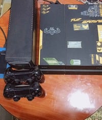 بلي 4 للبيع جهاز جديد استخدام جداً قليل. وياه UBS و5 العاب God of war ...