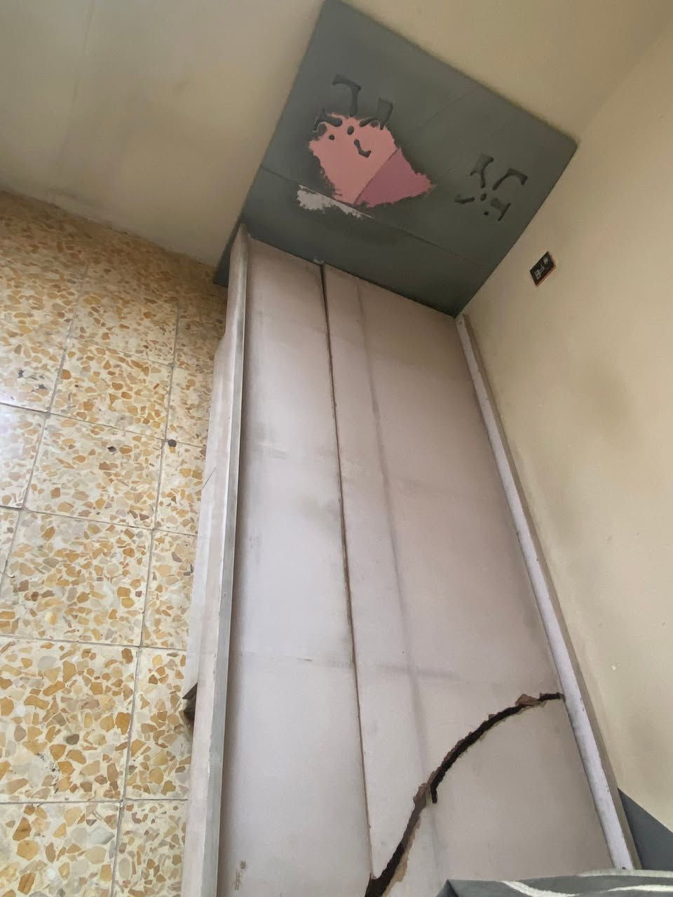 للبيع كلهن الموقع بغداد
***********
