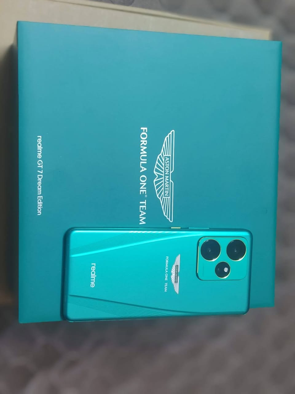 ريلمي جي تي 7 بطارية بسعة 7000 مللي أمبير وشحن سريع 120 واط، ومعالج Dimensity 9400 القوي، وشاشة LTPO AMOLED بحجم 6.78 بوصة ومعدل تحديث 120 هرتز. يتوفر الهاتف بذاكرة تصل لـ 16 جيجابايت رام و 512 جيجابايت تخزين، مع كاميرا خلفية أساسية بدقة 50 ميجابكسل، ويأتي بنظام أندرويد 15. جهاز نضيف السعر 750 وبي مجال . 
مكان كربلاء 
 ***********
