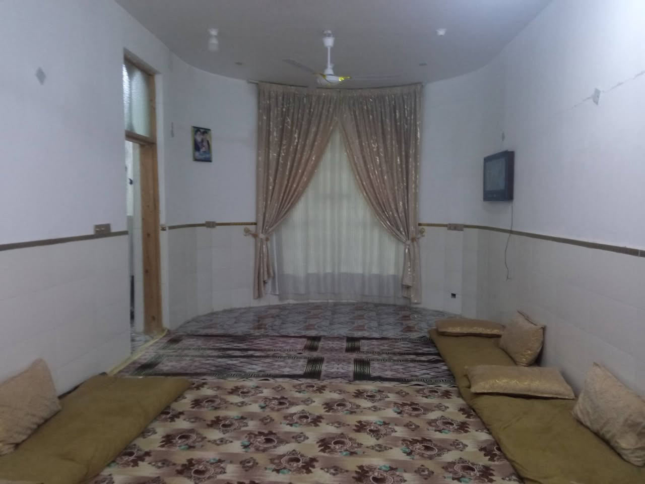 (سلام عليكم يعاد النشر بسبب الوعود الكاذبة أرض زراعيه مساحه ١٠١٢متر ضمن بيت ٢٤٠متر يحتوي البيت على (استقبال -مطبخ -هول -مصلى-غرفتين-مجمع صحيات ٢) مكان حله قرب الساده البو خطه كاع البو رشيد (خدمات كافه كهرباء -ماء -فول ). الاستفسار اكثر ) اثير (***********)_‏ اسيا(‪0772 508 4994‬‏)
