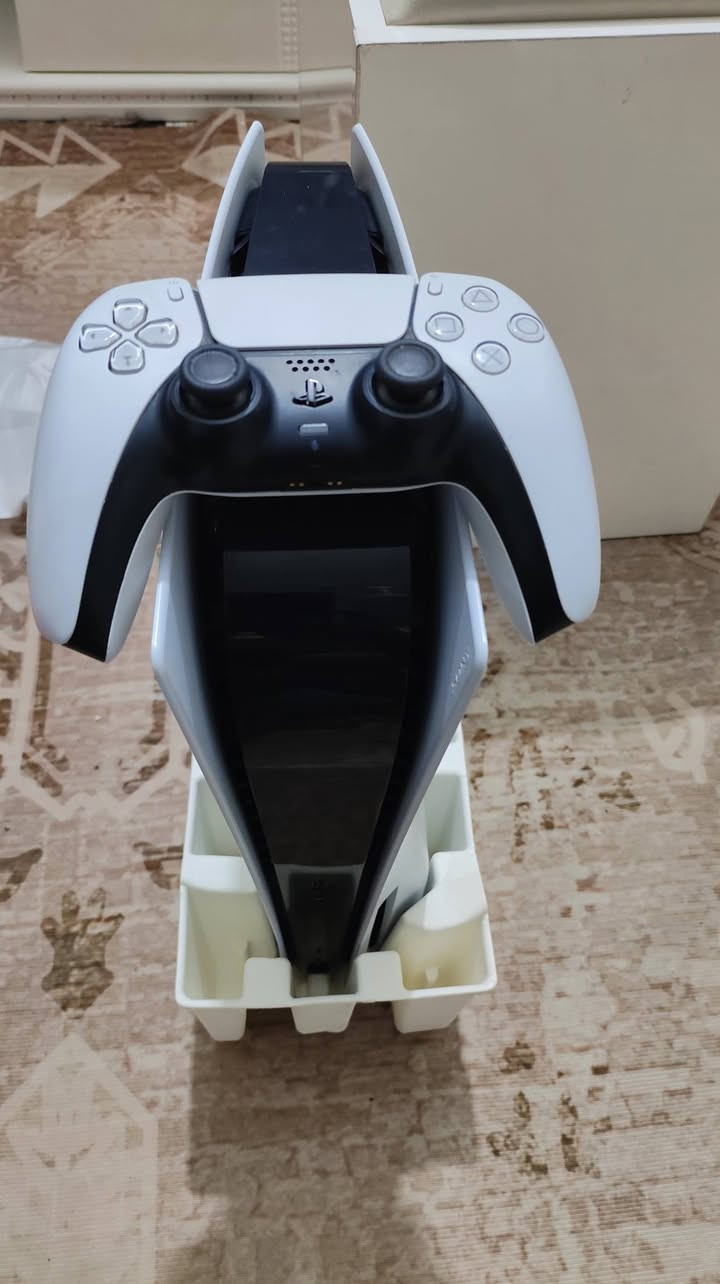 🎮 للبيع – بلايستيشن 5 (PS5 Fat) نسخة الأقراص
الجهاز بحالة ممتازة جداً استخدام قليل 
📌 المواصفات:
الموديل: PlayStation 5 (PS5 Fat)
الإصدار: نسخة الأقراص (Disc Edition)
النسخة: أوروبي
السعة التخزينية: 825GB
🎮 المرفقات:
يد تحكم أصلية عدد (1)
سلك الكهرباء الأصلي
سلك HDMI الأصلي
سلك شحن اليد
✅ مميزات الجهاز:
نظيف جداً
غير مفتوح ولم يخضع لأي صيانة
جميع ملحقاته الأساسية متوفرة
💰 السعر: 650 ألف دينار عراقي
📍 الموقع: كربلاء – الأمن الداخلي
📞 للاستفسار والتواصل: ***********
