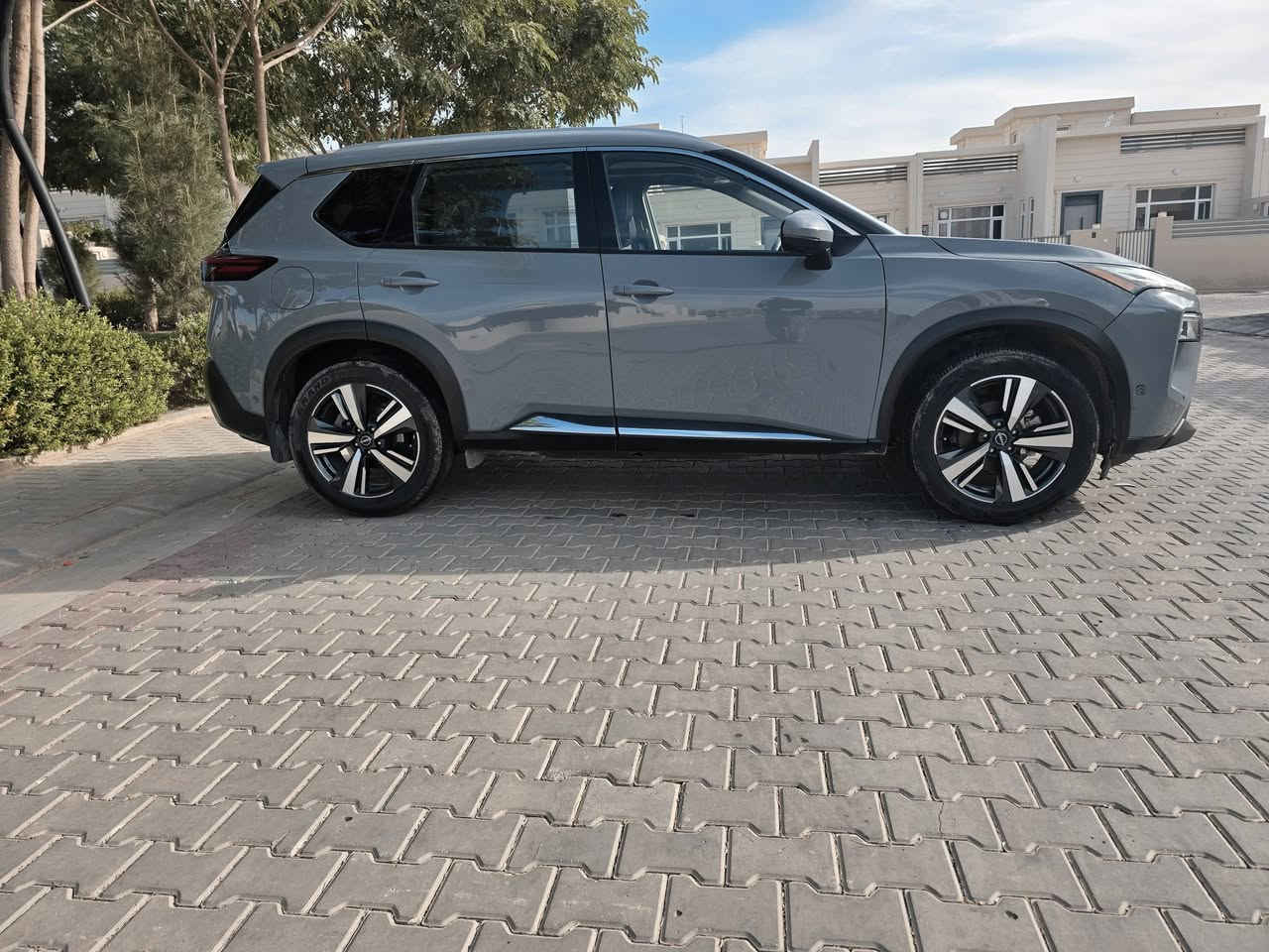 Nissan ROGUE PLATINUM 1.5litr torbo
نيسان روج بلاتينيوم 2022 فول موصفات فورويل4×4
٣ سلندر توربو

1. بانوراما 
2. كامرات عدد 5 
3. كيج التكروني متغير 
4. لد داخلي 
5. داتشو عداد سرعه بالجامه 
6. فور ويل 
7. نظام جبالي نظام سبورت نظام ايكو 
8. حساسات 360 درجه 
9. رادارت جوانب امامي خلفي 
10. بصمه تشغيل و ابواب 5 بصمه 
11. تشغيل عن بعد 
12. داخل لونين أسود و جوزي 
13. كشنات جلد + تدفئه 
14. كشنات خلفيه تدفئه 
15. بردات خلفيه بلاديه 
16. هند بريك بصمه 
17. اتو هولد 
18. اتو بارك 
19. تحديد مسار 
20. استيران D سبورت 
21. صندوق كهرباء 
22. ماشية34الف جديده جداً 
23. حادث بدون سبخ بدون تبدل فقط دعامية امامية سبوخ بشرط 
24. رقم سليمانية باسمي تحويل مباشر  

26.//***********//وطس اب للرسل
