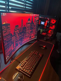 عندي gaming setup اريد ابيعه بعده جديد كامل هو والكرسي والميز اللي بال...