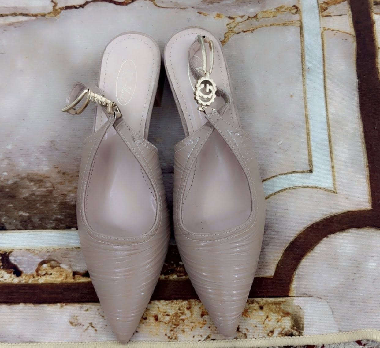 جنط بالجيس غير مستعمل  شرط جلد اصلي وياهن حذاء كل جنطتين ب ٢٥ والحذاء ب ١٣  اني مشترية الجنطة الوحدة ب ٢٥ الله شاهد وجزدان ماركة سعرة ب ٨ المكان بغداد حي اور قريب حسينية المصطفى


**إذا كنت صاحب هذا الإعلان وتريد حذفه لأي سبب، رجاءا أرسل رسالة إلى الدعم الفني**