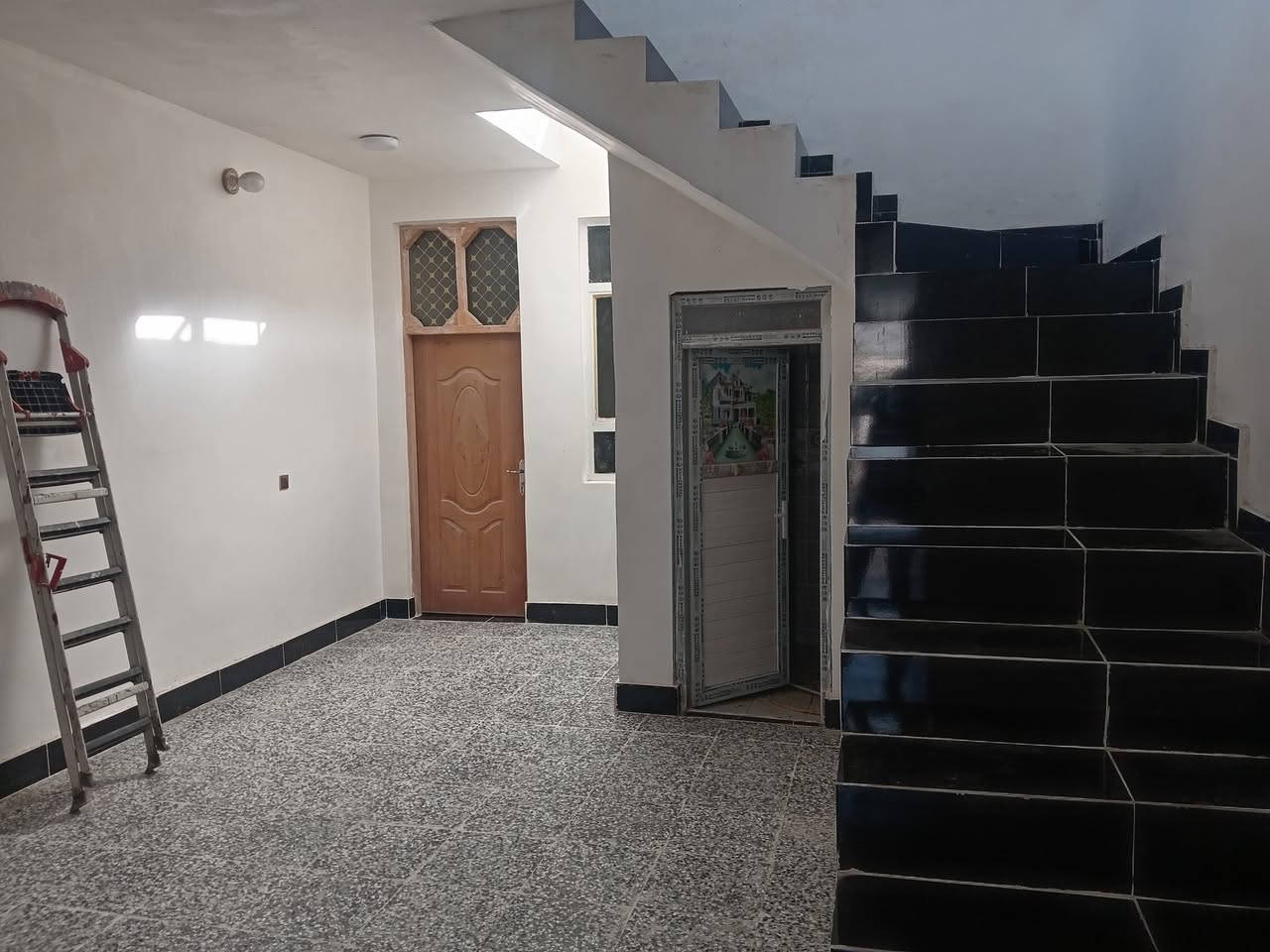 مشتمل للبيع مطلوب اسكان
العنوان : طويريج _ ام الهوى _ شارع الباشا خلف مدرسة الزكي _ قرب المنتزه
المساحة ١٠٠ متر
واجه ٥ متر نزال ٢٠ متر
يحتوي على
غرفة نوم _ صالة _ استقبال _ مطبخ وصحيات
جاهز من كل شيء بدون اي نقص بناء حديث
السعر ٨٨ مليون
مطلوب إسكان ٤٣ مليون
يعني مقدمة ٤٥ مليون والباقي أقساط للإسكان
تتوفر كافة الخدمات
ماء مجاري كهرباء تبليط مدارس منتزه
اخوان لازم عندك كفيل للإسكان 
للتواصل على الرقم
***********
