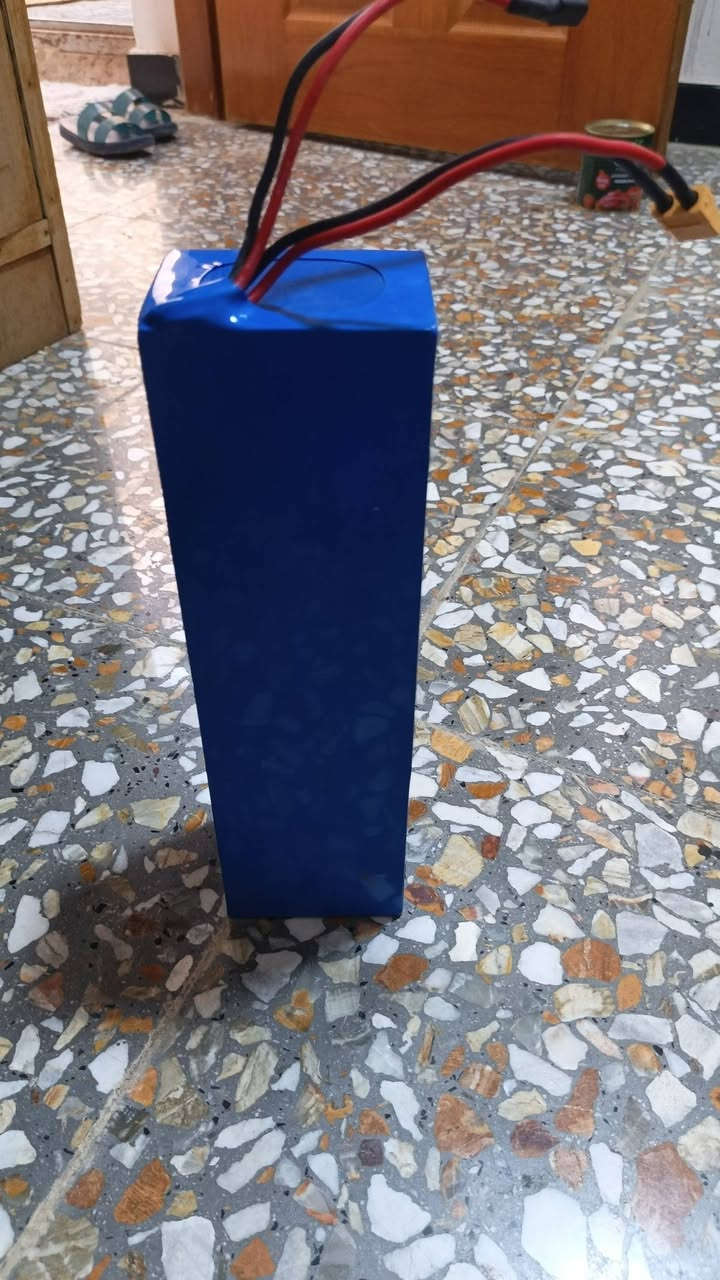 بطاريات مع جهاز شحن اصابع مع فاحص للبيع***********واتساب
