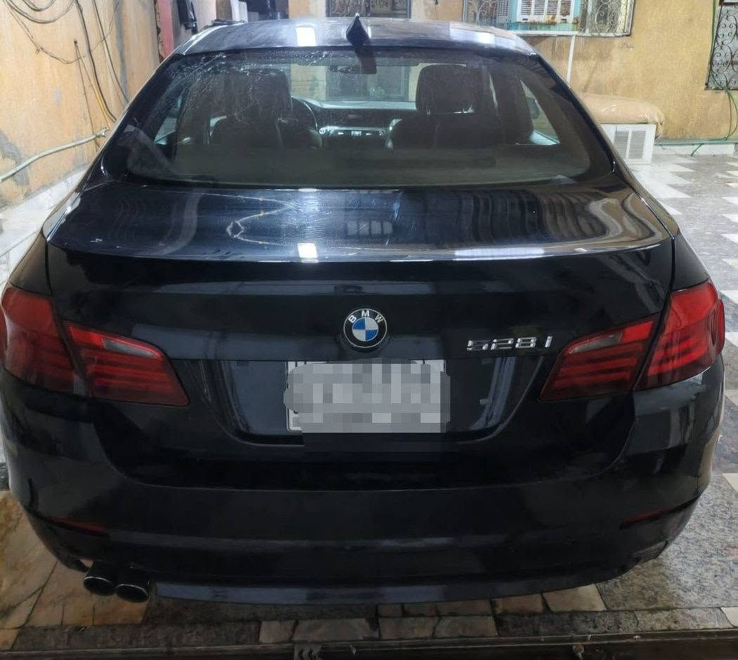 السلام عليكم 
 للبيعBMW f10 2011
مواصفات مكينه كير n52 6
محرك كير بشرط كهربائيات كلها شغاله من الداخل والخارج
السياره بصمه فتحه سقف 
شاشه تحكم بالشاشه ماوس يتحكم بالشاشه 
داخل اسود جلد كهربائية 
تحكم ستيرن مثبت سرعه
نضام إنذار سكيورتيsos بيها
تبريد شغال ملاحضه فقط الكمبر يسر عطلان... فقط 
جامات اربعه شغالات همين
لايت زنون بلادي ابو الاسوار 
بلوجكترات شغاله
رقم بغداد مشروع وطني بسمي
عنواني كربلاء 
السعر 140وبيها مجال
الرقم ***********
