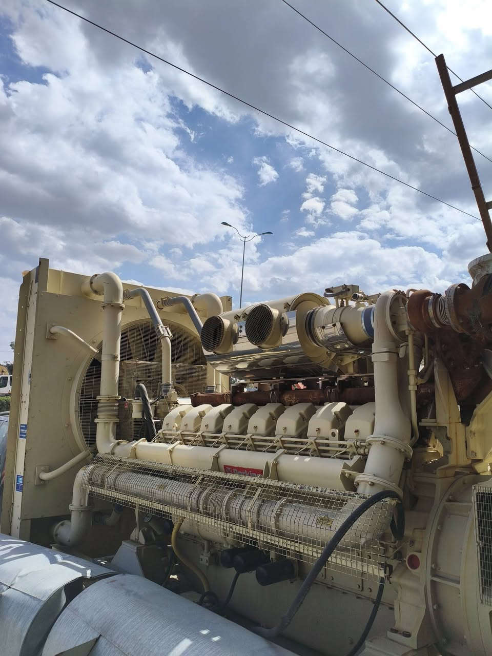 #مولدات 
مولد بيركنز 4016 / 16 سلندر  بريطاني اصلي UK 
مولده جديده استيراد أوربي مامشتغله بل عراق 
برغي ممفتوح منه شرط شغل والحمل 

📍التوليد 2500 KVA 
📍السعر خاص او اتصال بالرقم التالي 

العنوان أربيل الصناعة الجنوبية 
للاستفسار الاتصال+واتساب (***********)يوجد توصيل لجميع المحافظات (يوجد لدينا جميع انواع وأحجام المولدات)
