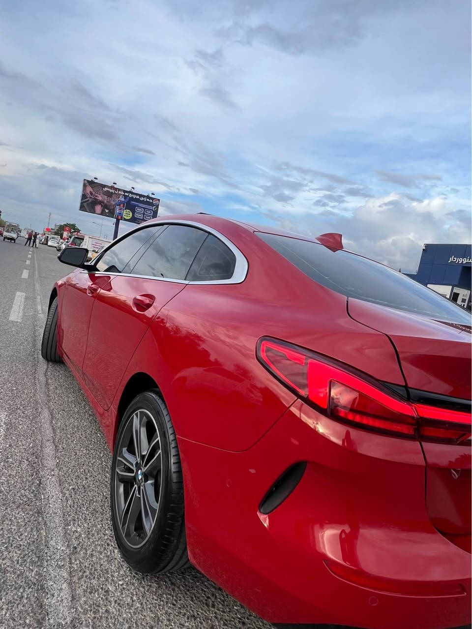 BMW ٢٠٢١ 
سيارةكة كلين داخيل بوة 
ليرة دوو دةرگاي سكني 
نيو نيو سبوغة 
بي زؤري بي ارباك 
دعاميةكانيشي سبوغي نية 
٤٠ ميل رؤيشتية 
سيارةكة گير مةكينة بةشةرت 
خةتي جادة رادارة 
بانوراماية 
سيارةكة زؤر جوانة 
***********واتساب كورةك أربيل, العراق
