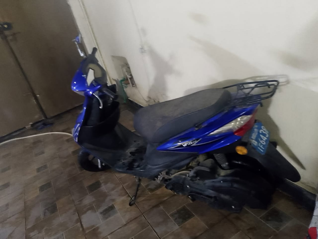 ادرس للبيع
الدراجة استعملتهة شهر وسافرت بقت متروكة صارله ٦ اشهر ادراجة شغالة كلشي شغال بيهة معدل شلعة سلف هندر عدادات كلشي شخط ما بيهة رايدهة 500 وبيهة مجال مستعجل على بيعتهة ممحتاجهة لان اوراقهة موجودة ***********
متوجد وتساب ما متواجد على الفيس 
مكاني بغداد السيدية
