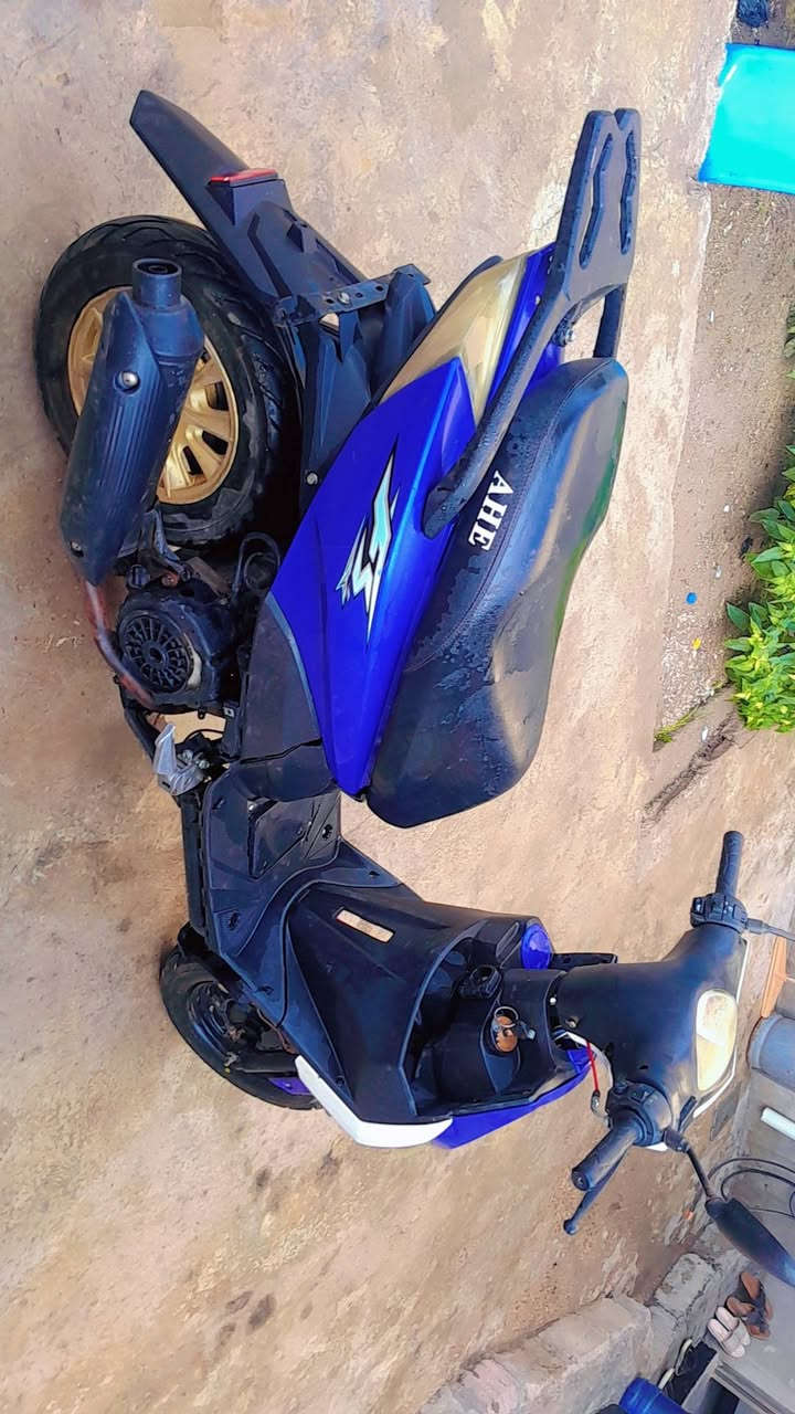 دراجة للبيع شغالة سلف كهربائيات كاملة مابيها نقص محرك مكفول من تنقيص من تبخير السعر 200بيها مجال مكان بعقوبة المفرق رقمي ***********
