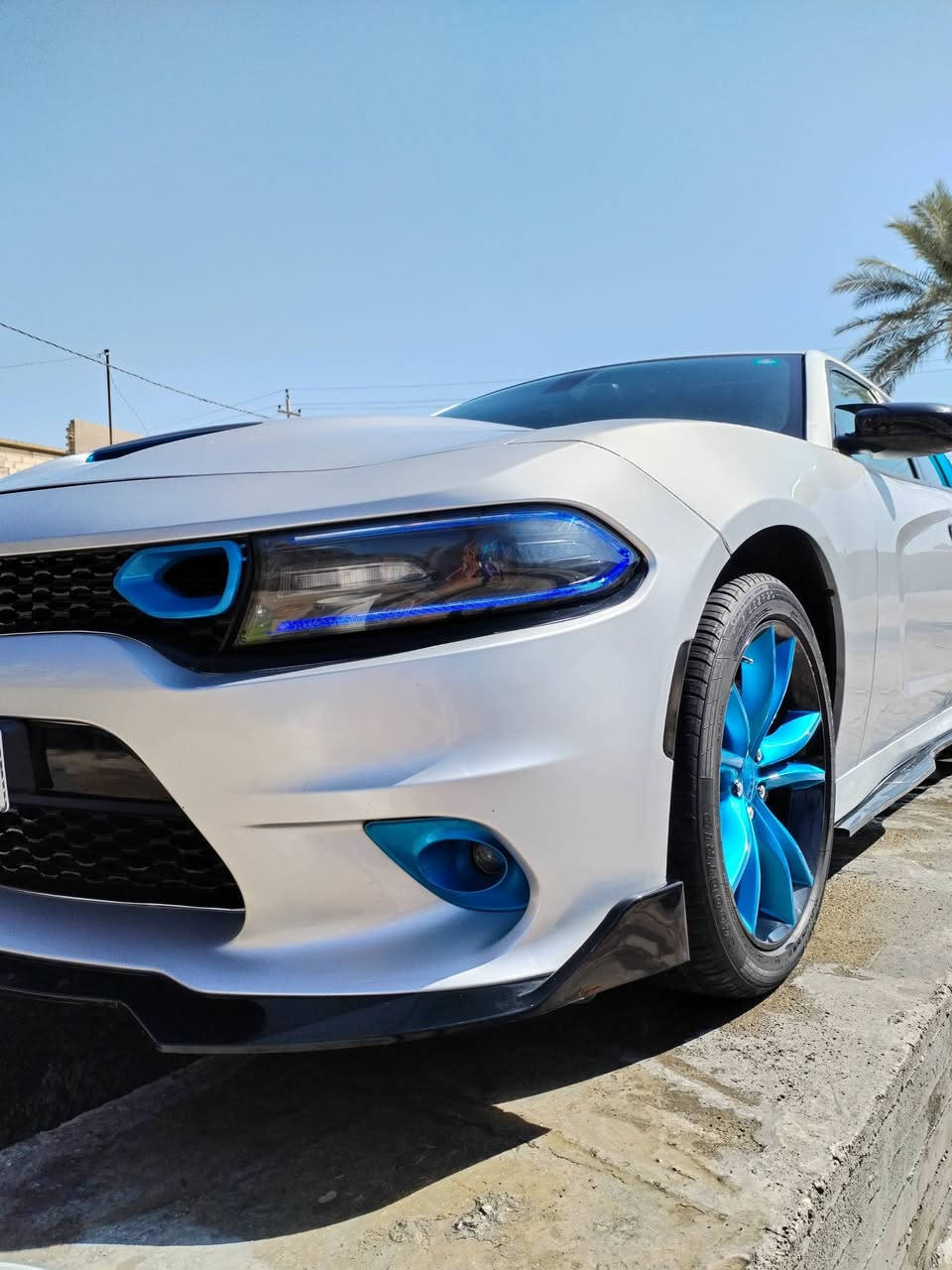 السلام عليكم اخوان للبيع فقط جارجر موديل 20اصلSXTبلاس فول مواصفات سلايت ماشيه ٥٨الف بيهة ٣قطع صبغ جاهزه من كلشي رقم بغداد الجديد بسمي *********** مكاني بابل
