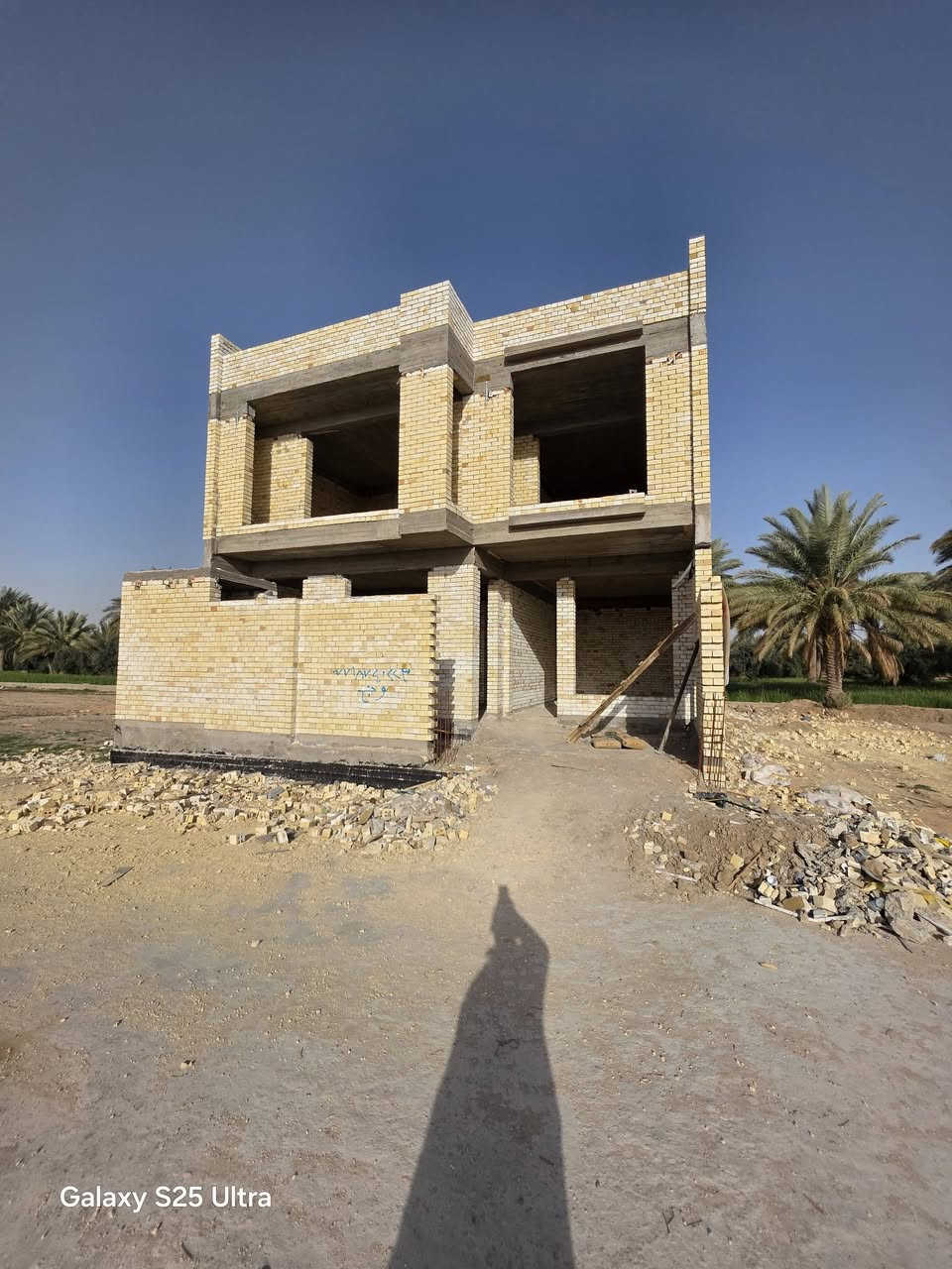 السلام عليكم 
 هيكل للبيع 
 المساحة 200
بناء درجه اولى
يحتوي على 4 غرف 
2 صاله
ستقبال ومطبخ 
3 مجمعات صحيه
عرض شارع فرع 10 م
يبعد عن طريق حله نجف 800م خلف جامعة المستقبل 
طابو صرف زراعي
خدمات كامله  مي وكهرباء  وتبليط 
للاستفسار اتصال على أرقام 
***********
***********
