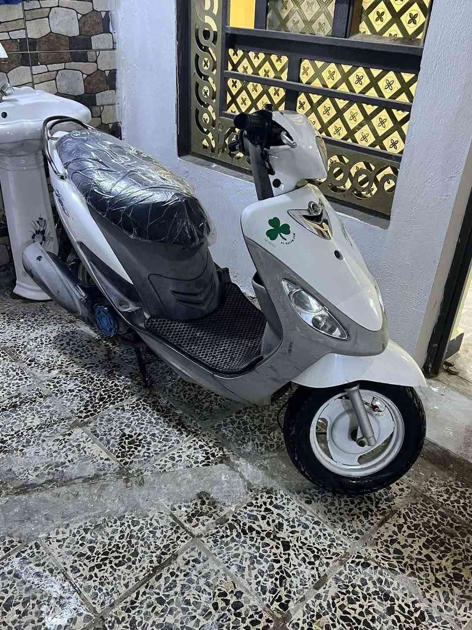 سلام عليكم ماكس منغولي للبيع دراجه فول صارله شهرين من نزلته من الحاويه الدراجه كله ختم واحد برغي ما مفتوحه منه وين متريد افحص تشتغل سلف وهندر كهربائيات كله شغاله دراجه فول شراي خاص او نتصال عل رقم *********** مكان نجف كوفه يم جامع الحسان
