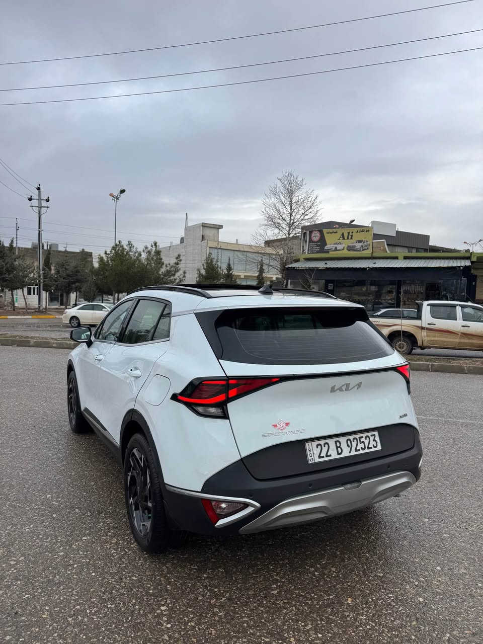Kia Sportage 
کیا سپۆرتاج ٢٠٢٤ فول مواصفات 
خەلیجی سفری ئێرەیە
رەنگی سپی بەفری 
٢٦،٠٠٠ کم ڕۆشتوە 
فول مواصفات 
پانۆرامە - گوشین هیتەر - سوکان هیتەر - بەسمە و شغال - ٣ مۆدی رۆشتن - سندوق شفت - ڕادار - کامێرە و حساس - لایت لید 

گێر و مەکینە و کارەبایات بە شەرت 

١ دەرگای پشت سایەق بە بیلادی شەریکە گۆڕاوە 
٢ بست بۆیاغی هەیە لە چاملغی پشتەوە 
٢-٣ جێگا تعدیل ساردی پێوەیە 
ئێرباگ هیچی نەتەقیوە 

سعری 223 وەرەقە و مەجالی فرۆشتنی تێدایە 

رقم مۆبایل + واتساپ + ڤایبەر 
*********** شقلاوة, أربيل

