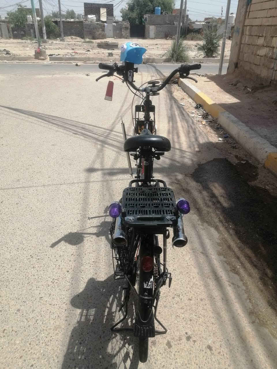 السلام عليكم بايسكل للبيع حجم  27 لونه فحمي مديل  2020 السعر 175الاستفسار الرقم ***********
