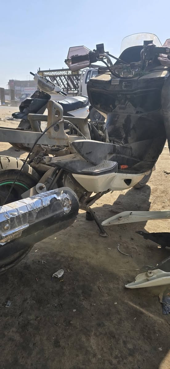 السلام عليكم 
سكاي تفصيخ دراجه نضيفه وشغاله مشتريها للمحل تفصيخ اي شي تحتاجه منها موجود كفرات وكلشي بيها نضيف 
ناصرية مركز قرب سجن الاصلاحي 
ومتوفر توصيل جميع المحافضات
***********
