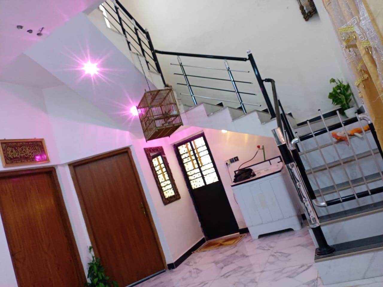 بتوفر لدبنا بيت في الجزيره مساحه ١٦٠ في اليوبه فرب مدرسه الصقر. غرفه 5×4
 وغرفه 4×4
 وصاله 4×6
 وديوانيه 6×4 
ومطبخ 5×4
 وكراج 6×4
 وحديقه 3×3
 للعلم مساحت البيت 160 متر. مراجعه *********** الزبير, البصرة
