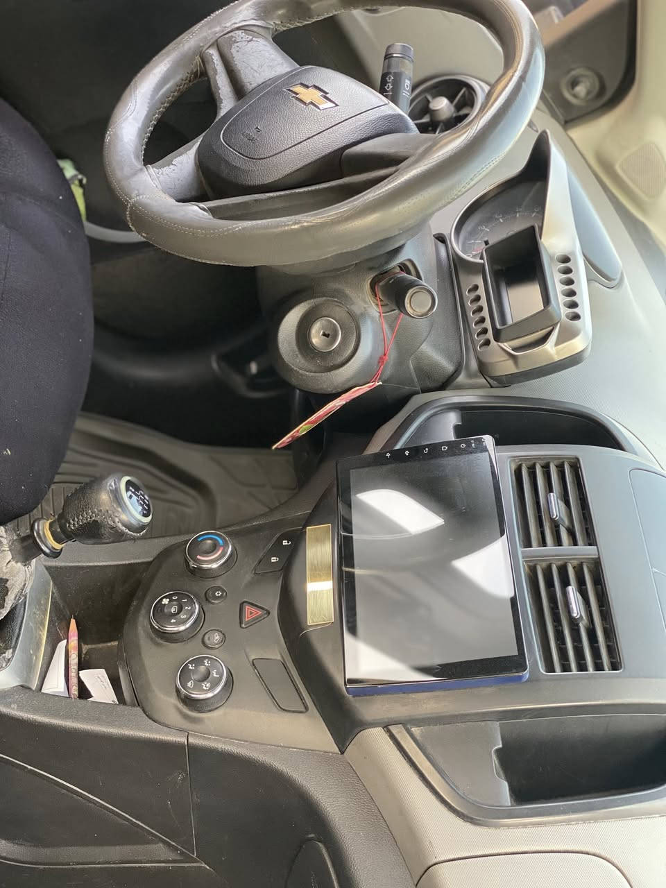 السلام عليكم
شوفرليت سونيك

٢٠١٢ 

محرك وكير شرط 

رقم اربيل 

قطره صبغ مابيها كير عادي 

رقم جديد وسنوية جديدة

شرط التحويل 

جامات كهرب طخم تايرات 

جديد

السيارة وضع شركة 
سعر 64

***********

***********
