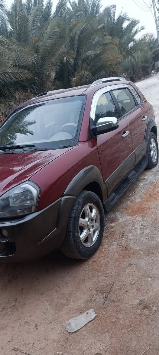 السلام عليكم توكسان هونداي 2006 خليجي كير ومحرك جديد اوتماتيك حداديه جديده تخم تاير ارضيه جلد  مابيه اي نقص سياره مال جناي استخدام شخصي رقم بغداد تحويل مباشر سياره تراي حلو مكاني كربلاء  سعر 90 وبيه مجال *********** كربلاء, العراق
