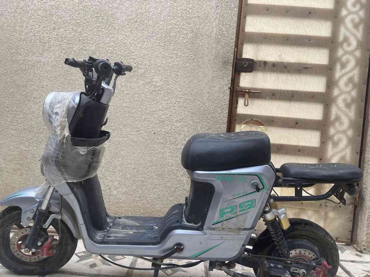 سلام عليكم يولد دراجه شحن للبيع بدون بطاريات دراجه نضيفه وحلوه سعر ١٥٠ وبيه مجال رقم لاستفسار ***********
