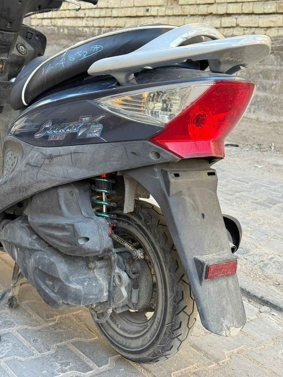 جي فور لبيع نضيفه مال حاويه ب 700 وبيه مجال الشراي يتصل ***********
