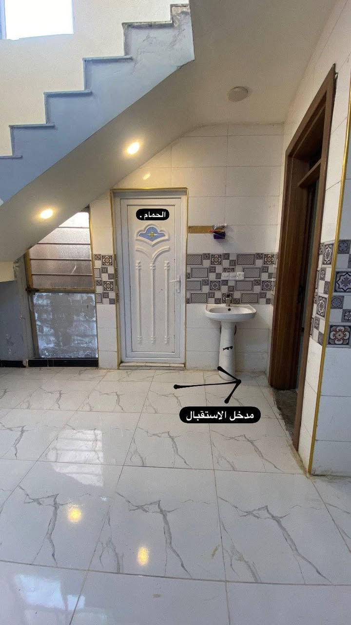 السلام عليكم
بيت مساحة 120 متر واجهة 6 نزال 20 يتكون من طابق واحد استقبال مطبخ صالة وغرفة نوم وحمامات 2 العنوان بغداد الدورة عرب جبور منطقة الاحمدين قرب مركز الشرطة عرب جبور البيت بأسمي طابو زراعي 25
***********
***********
