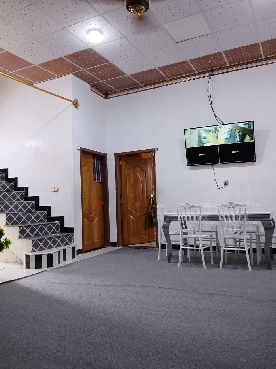 البيت للبيع طابو زراعي عراقي
المكان ابي الخصيب شارع ابو كوصره مقابل مدرسة 🏫 تدمر مباشرتاً جميع الخدمات يبعد عن الشارع العام 100متر  والبيت على نهر جاري مساحه البيت 210 متر يتكون من غرف 2 قياس 5في4 وديوان 6في4 وصاله 8في4 ومطبخ 5في4
وصحيات داخليه وخارجيه كراج سياره السعر 105 بي مجال قليل للتواصل
***********
