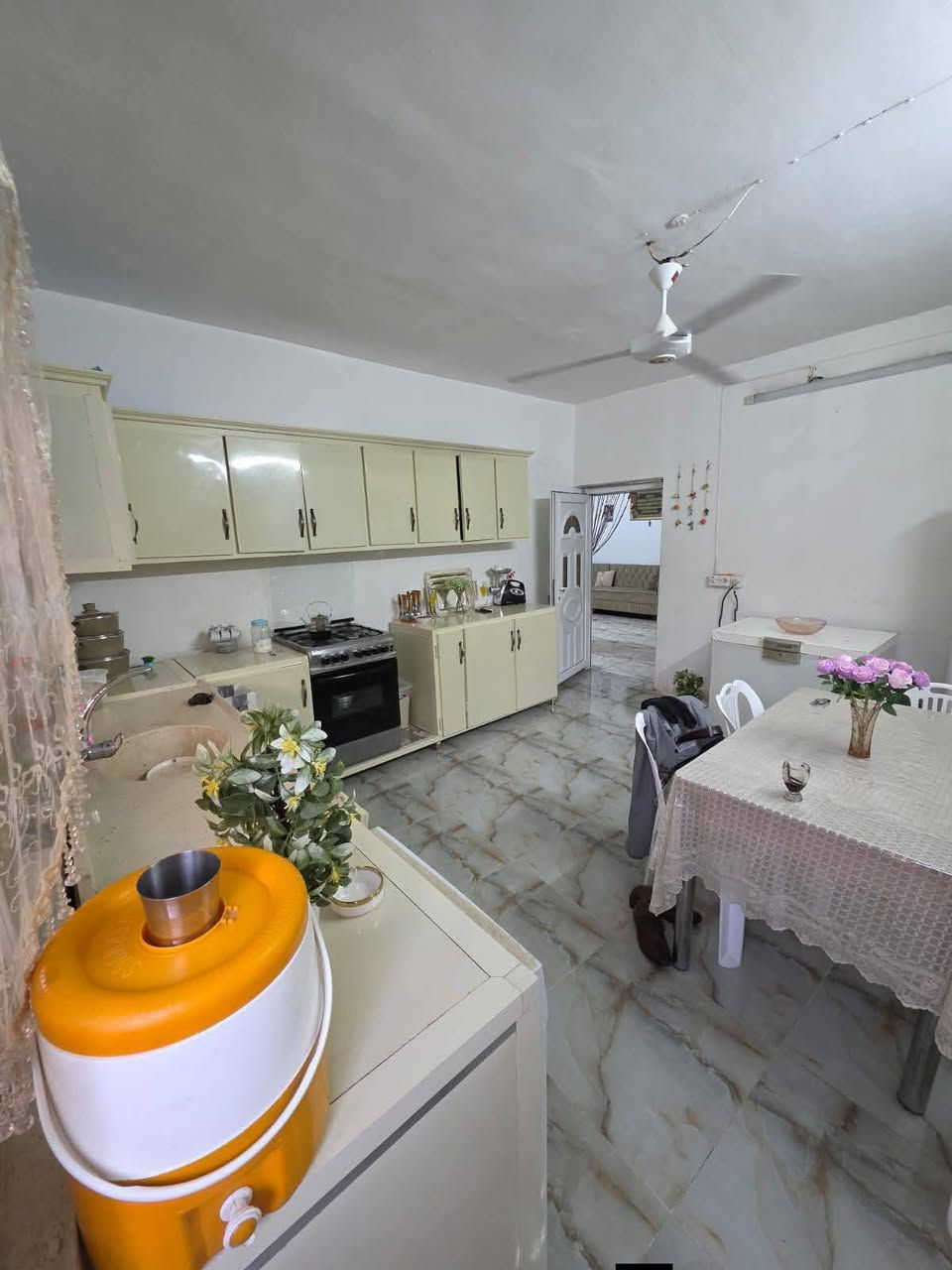 بالتقسيط 
دار طابو صرف شرط تحويل 
محجوز لصالح مصرف العقاري 
مساحته/200م واجه 10م
السعر كلي /160مليون 
مقدمه/85مليون 
وباقي مطلوب للمصرف العقاري/75مليون يدفع على شكل اقساط 438الف شهريا 
موقع /حي الاسرى المفقودين -قرب جامع مصعب بن عمر
للاستفسار/***********
