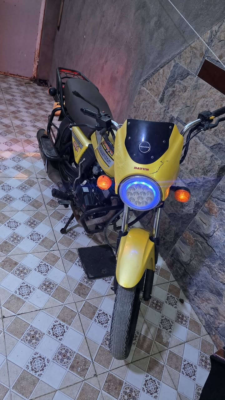 دايوان 2023 اوراق 
نضيفه ما مفتوحه 
***********
سعر 1650قابل للتفاوض
