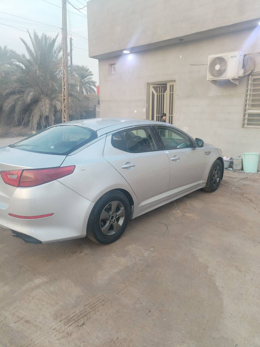 السلام علیکم .K5 للبيع فقط موديل 2015 سياره   سنويه جديده بسمي جاهزه للتحويل رقم بصره لعلم السياره متجايه بس ما اثر على الشاصي سليم السعر 88 ورقه وبيه ابيع شوفه العين كوم حديد ماعدا التحويل مجال للاستفسار *********** مكان السياره البصره
