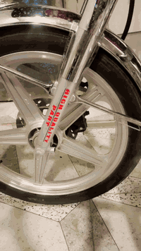 بارت نفخ الأصلي ابو الختم موديل 2023 طالعة بسنة 2025 شهر 6 جديده كارتون شوفت عينكم  من الزلغ بصمات تشغيل جهاز انذار دراجة كاملة اوراق اصلية كاملة بأسمي من الوكيل شرط بوجهك للترقيم مكاني بشطرة الشراي بخدمته
***********
