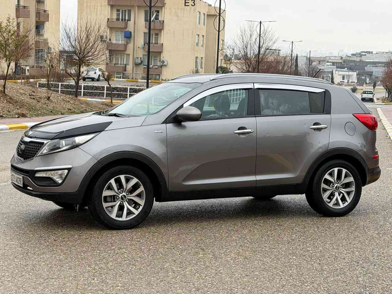 سلام عليكم
من رخصه الادمن
كيا سبورتج 2016
مواصفات سياره:
فول تحكم ستيرين
شاشه كبيره
كامره خلفيه 
5ويل كب
لايتات +بك لايت LED
فور ويل
كير ومكينه مكفولات
حداديه امامي خلفي جديد
تخم تايرات جديد
منظومه تبريد جديد
ماشيه 135الف 
يدادات نيكل 
ويل كب كروم
كشاف امامي
ABS نظام ايكو 
قياده ذاتيه
 صبغ بنيد وجاملغ
تكمه جلاتين اثر جراد
ارقام سنويه كله جديد
سعر سياره126$وبيهه مجال بسيط
عنوان سياره :بغداد شرطه الخامسه 
رقم الهاتف :***********
