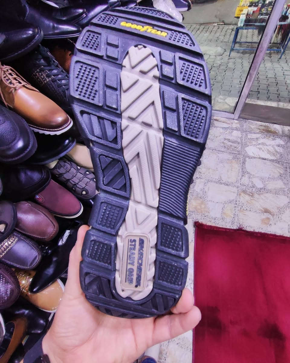 سكجرز اصلي اورجنال قياس ٤١ ونص طول القدم ٢٦ ونص 
السعر ٦٥ ألف شامل التوصيل 
المكان كرادة داخل مجاور دايموند مول في فرع علاء حداد محل الأيطالي الايطالي


**إذا كنت صاحب هذا الإعلان وتريد حذفه لأي سبب، رجاءا أرسل رسالة إلى الدعم الفني**