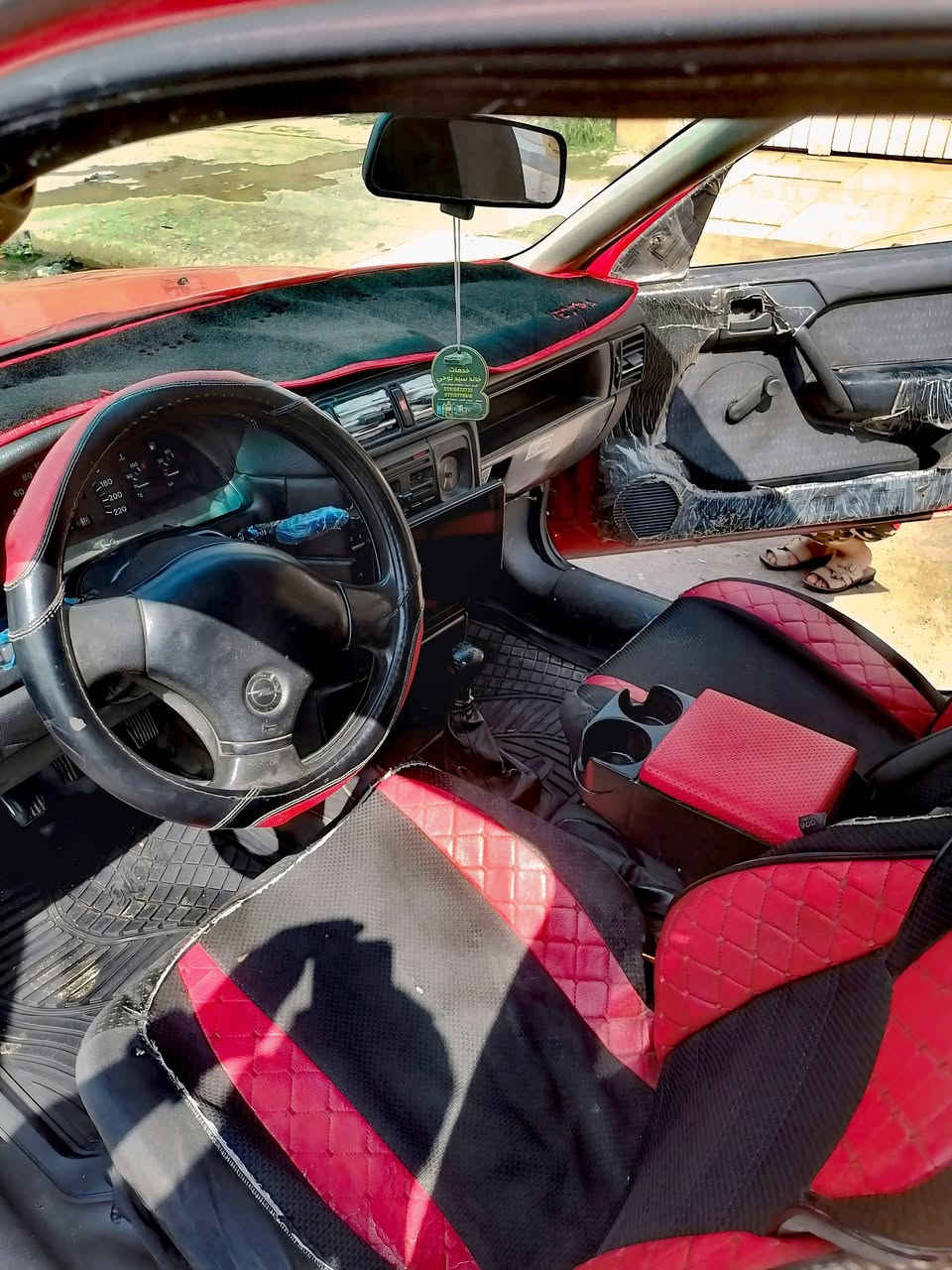 السلام عليكم سعرها ٤٣.. اوبل فكترا حجم١٦ موديل ٩٠ محرك وگير بشرط  سياره بسمي شرط التحويل رقم دولي مسطره السياره بيها الجملغ وره شبرين معجون والباقي شرط بس مطوز جماليه لاخيسان ولامعجون *********** مكانها موصل
