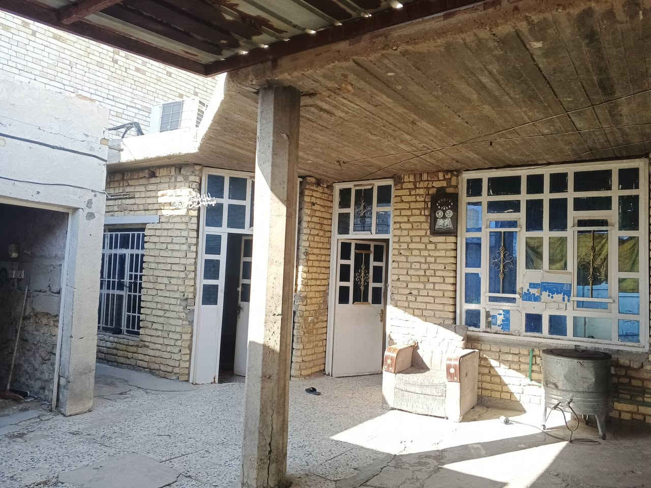 السلام عليكم دار للبيع مساحه 200 متر طابق واحد بالچريخي قرب شارع 30 خلف مدرسه الغزالي الجديده السعر 88 وبي مجال بسيط للاستفسار *********** بي واتسآب
