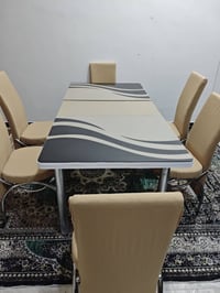 ميز طعام • ٦ كراسي • الاسكان الصناعي