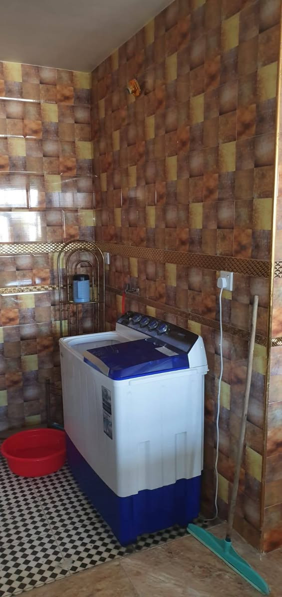 السلام عليكم بيت للبيع الشعب الزراعية خلف حسينية الثقلين المساحة 100
يحتوي على اربع غرف  استقبال  حولي مطبخ 
مدخلين   استفسار  ***********
