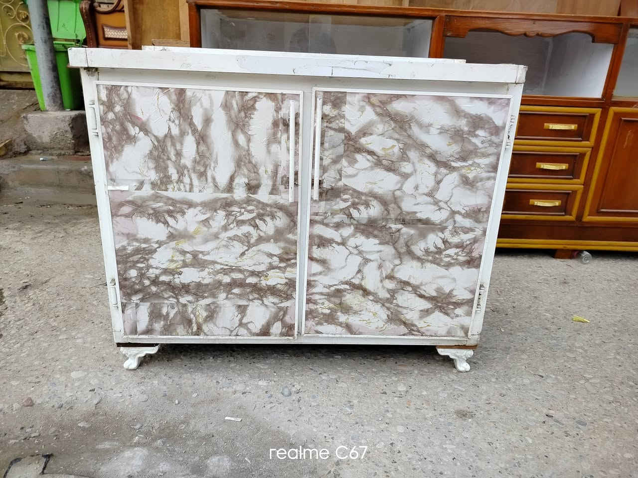 اغراض مستعمله منزليه للبيع وباسعار مناسبه للتواصل العماره حي النداء شارع الحسينيه فرع فرن صمون الكرار تلفون ***********
