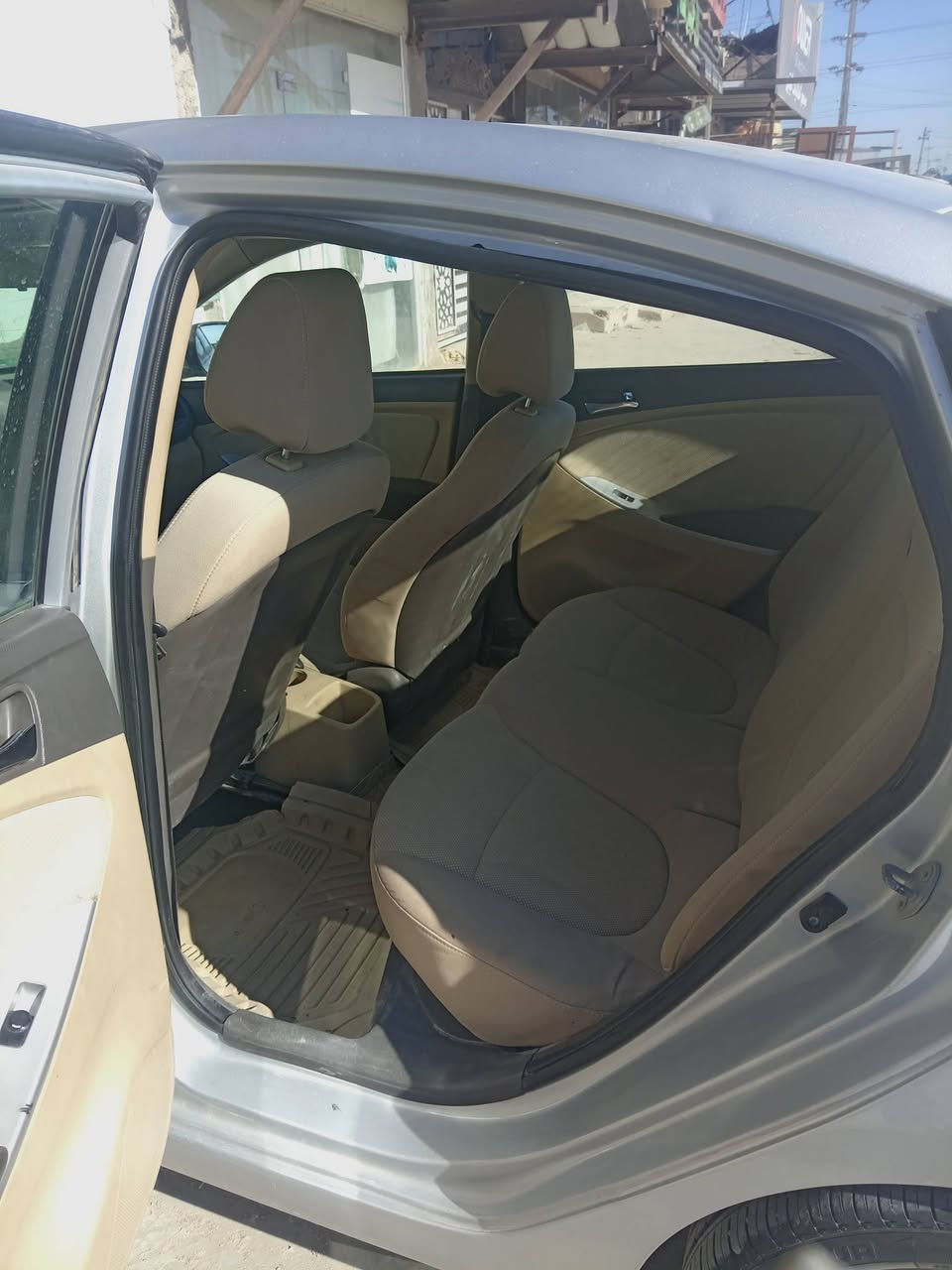 السلام عليكم هونداي اكسنت خليجي موديل 2014مكينه 1400رقم بغداد مكاني ديوانيه حي الجامعة بيه رشات اثر جراد  ابيعك حزام  وسونارها مرفق بلصور  سعره  77مع المجال ت***********
